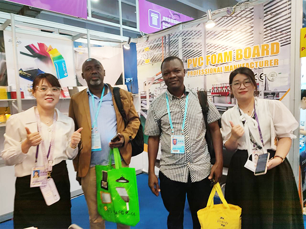 China-Importa&ccedil;&atilde;o-e-Exporta&ccedil;&atilde;o-Feira-jinbao-acr&iacute;lico-pvc-5