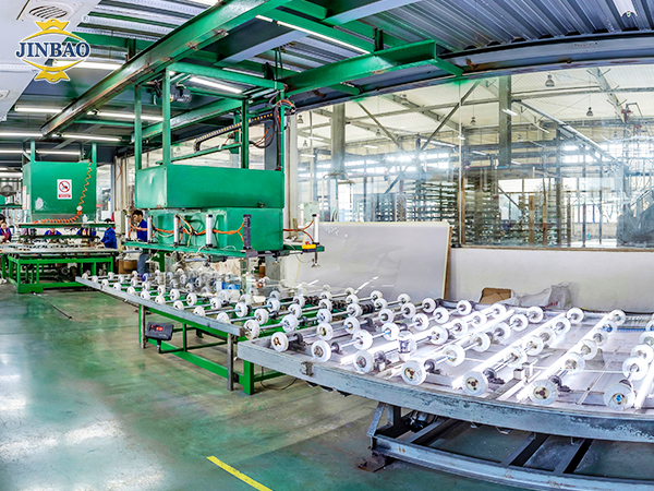 Como suas placas de espuma de PVC se comportam em ambientes &uacute;midos ou &uacute;midos?