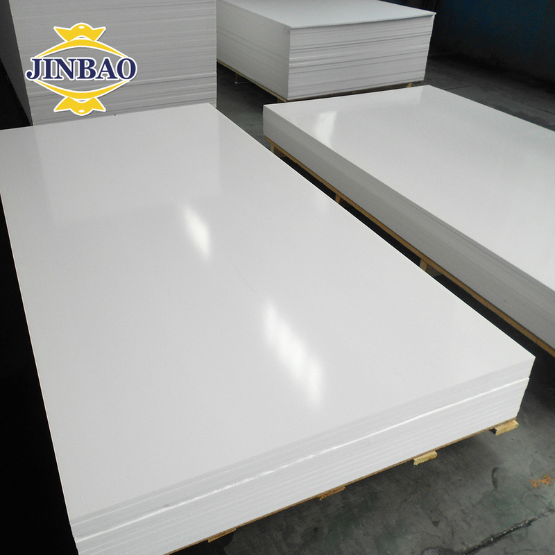 Fabricante de placa de coextrusão de PVC branco de boa dureza para exposição